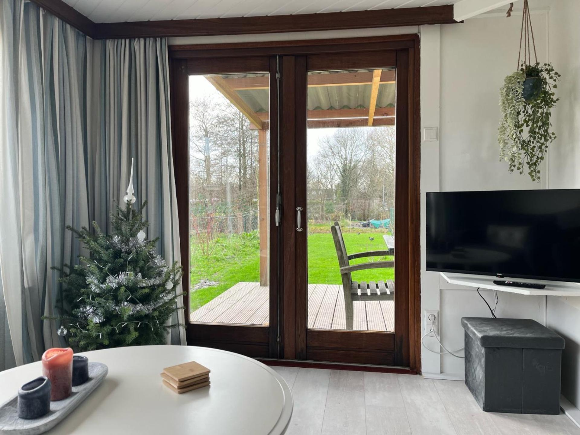 Vrijstaand Chalet Met Veel Buitenruimte En Veranda Zuid-Scharwoude Dış mekan fotoğraf