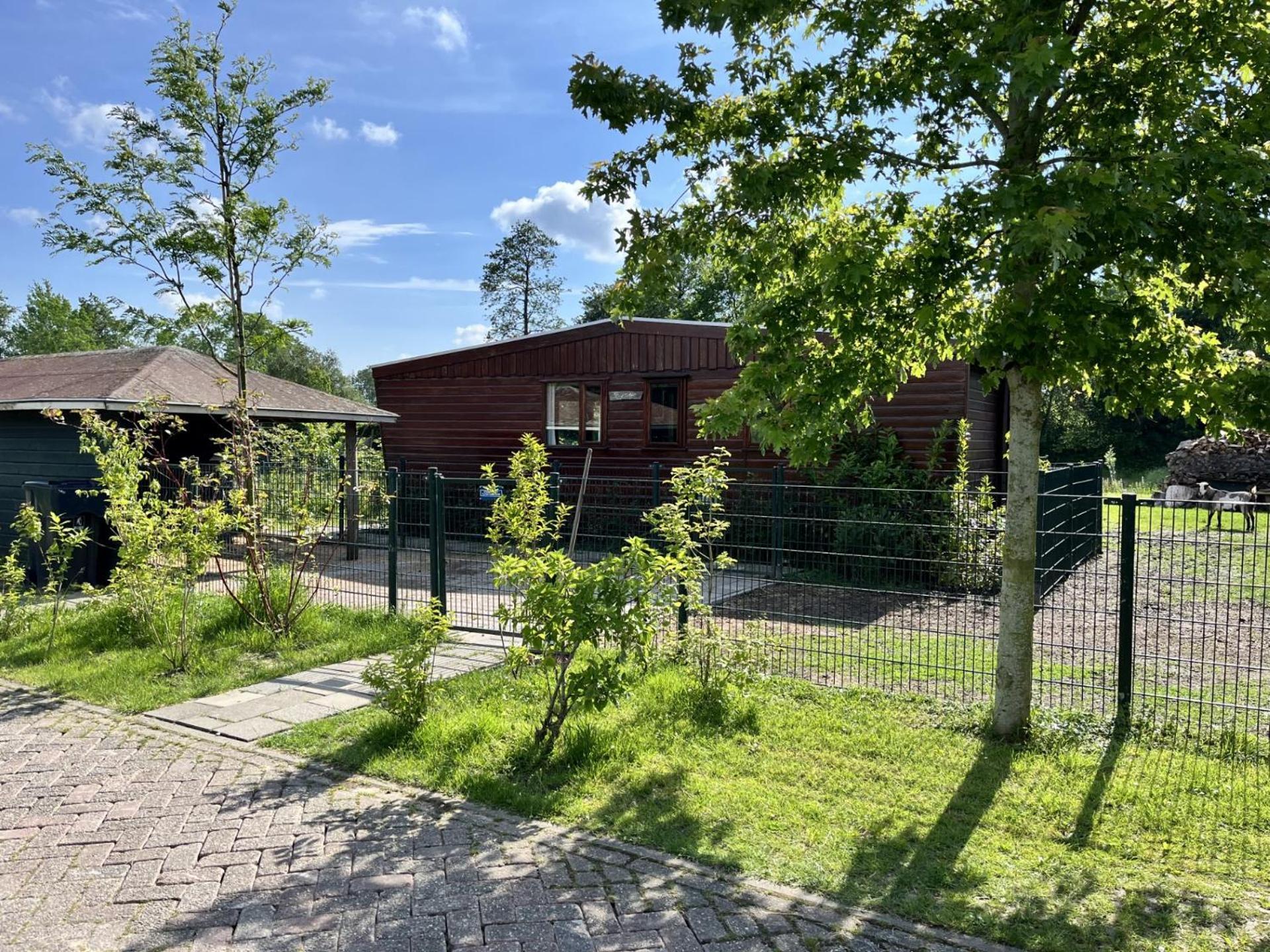 Vrijstaand Chalet Met Veel Buitenruimte En Veranda Zuid-Scharwoude Dış mekan fotoğraf